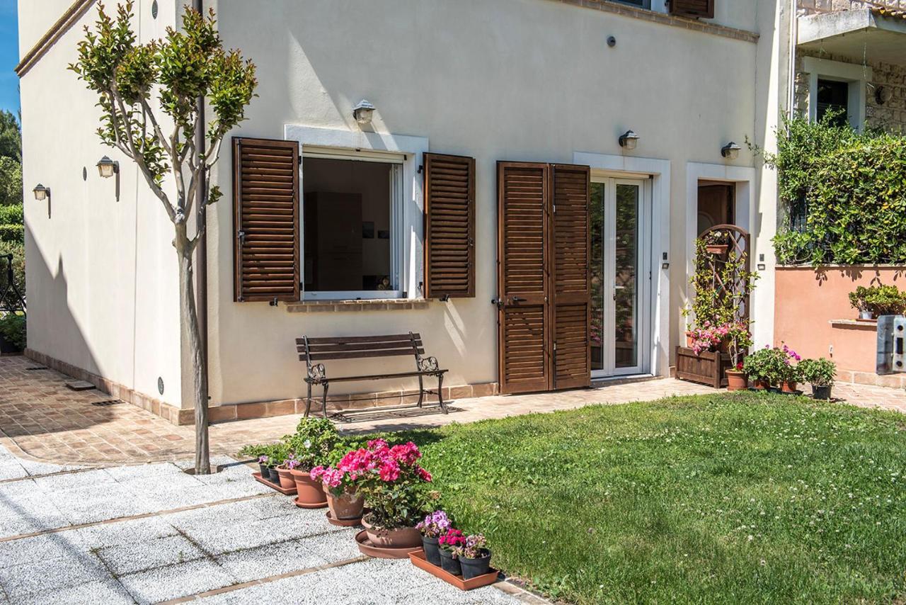 N011 - Numana, Nuovo Bilocale Con Giardino Apartman Sirolo Kültér fotó