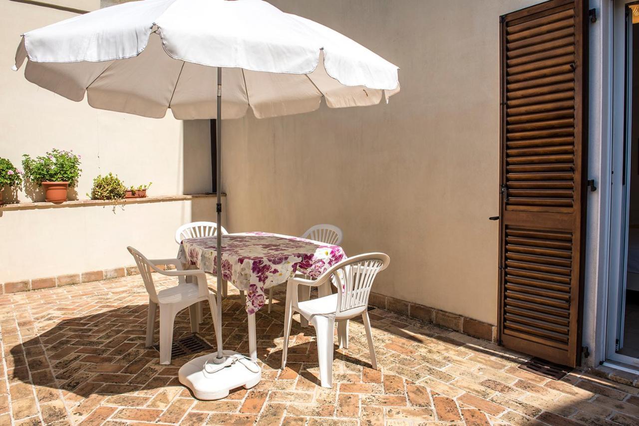 N011 - Numana, Nuovo Bilocale Con Giardino Apartman Sirolo Kültér fotó